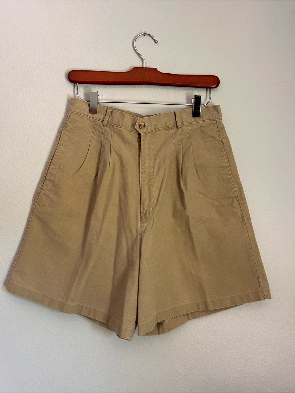 Patagonia Vintage High-Waist Khaki Beige Pleated Shorts